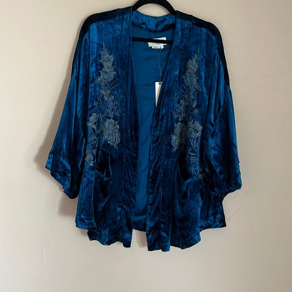 HP❤️❤️NWT Anthropologie Malin Velvet Kimono Jacket - Picture 3 of 9